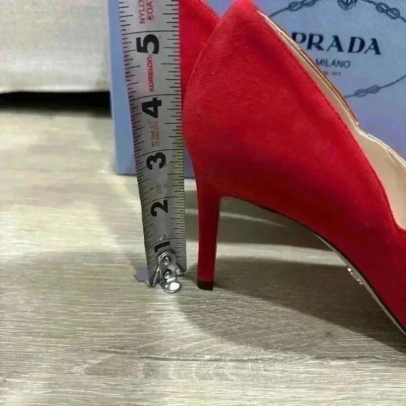 Prada red Suede pointy Heels - Picture 4 of 12